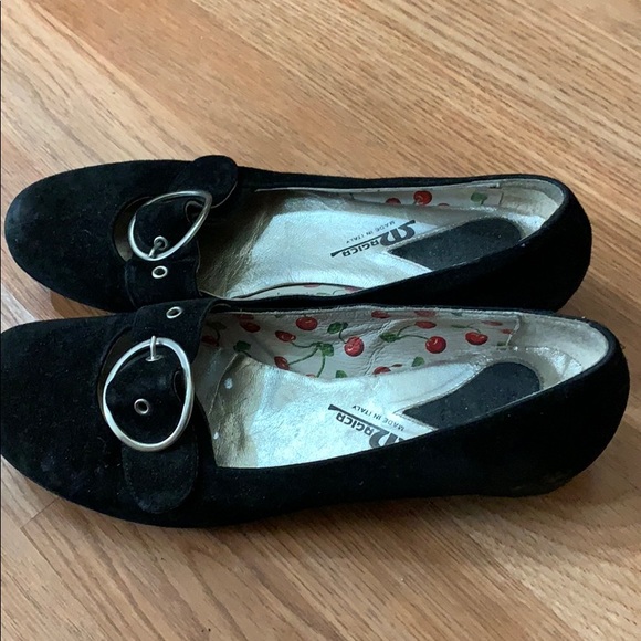 Shoes - Picture 2 of 5